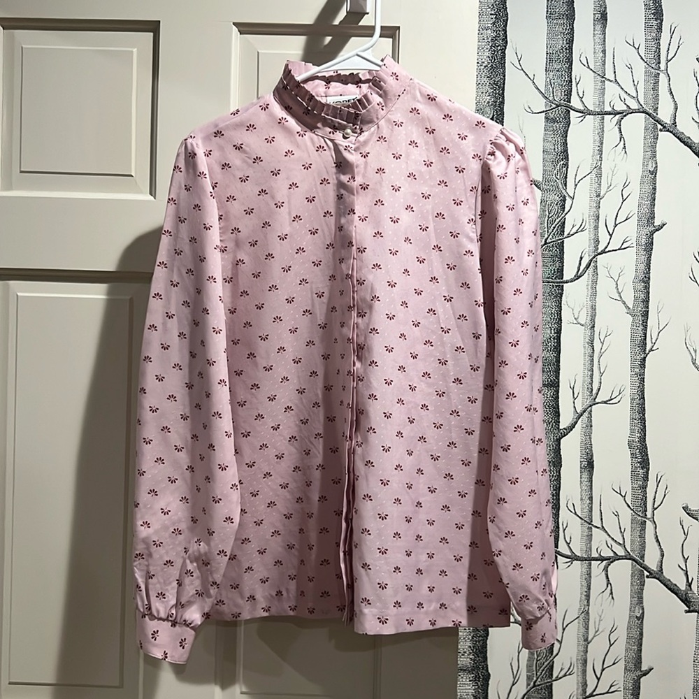 KORET BUTTON DOWN PINK PRINT LONGSLEEVE WITH RUFFEL-SIZE 12-FITS LIKE A MEDIUM